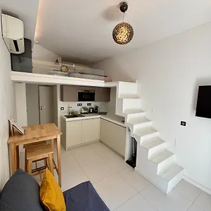 A Louer Au Coeur Du Carre D Or A Nice, Rue Dalpozzo A 150 Metres Des Plages Apartment Nice