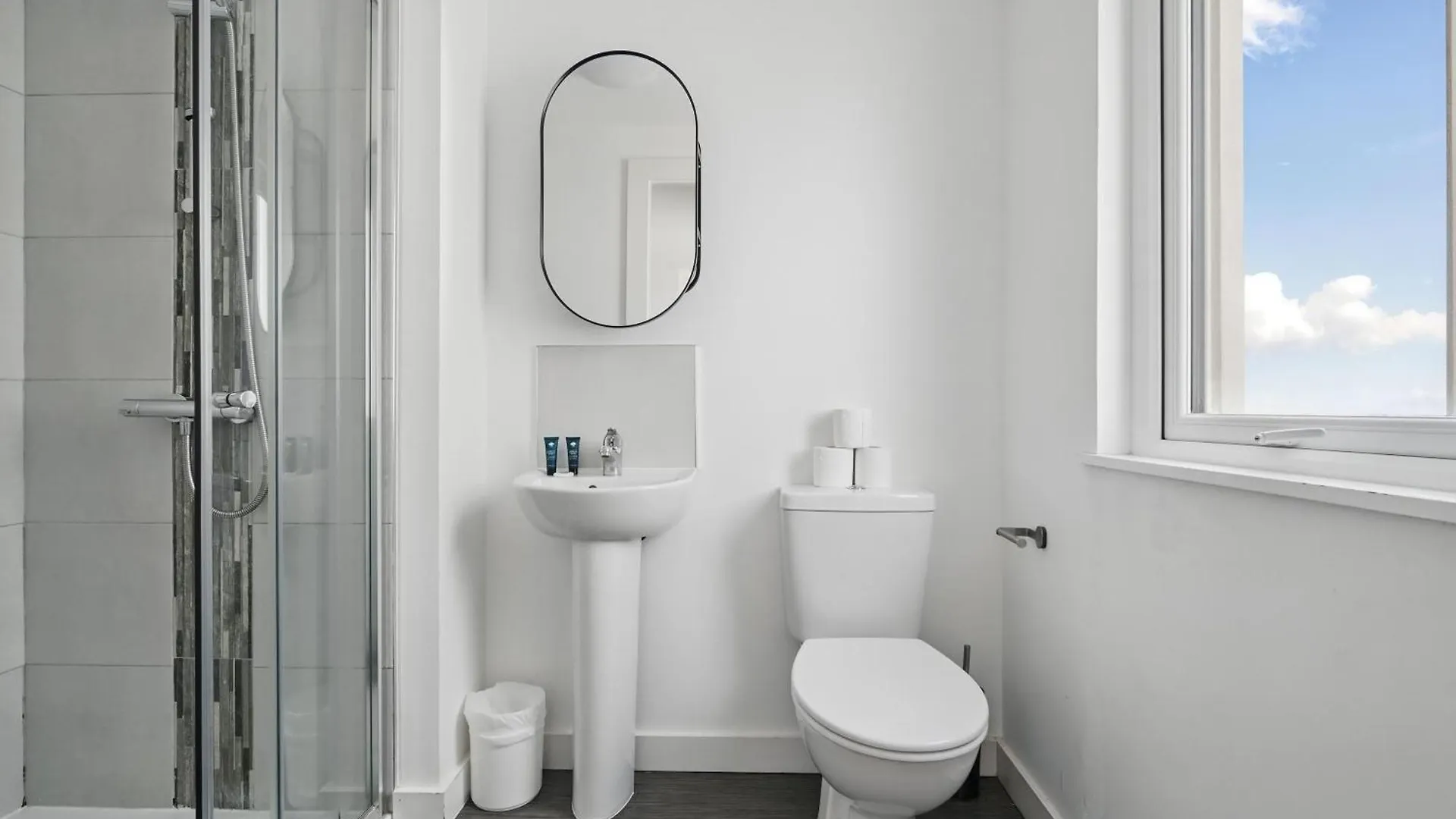 Central Belfast Apartments Sandford 0*,