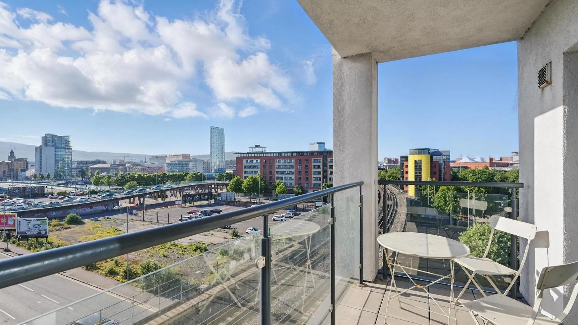 Central Belfast Apartments Sandford 0*,
